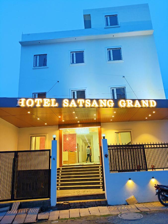 Hotel Satsang Grand Benares Buitenkant foto