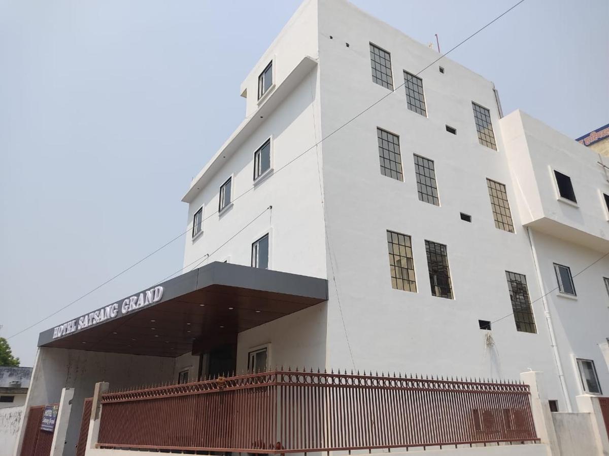 Hotel Satsang Grand Benares Buitenkant foto