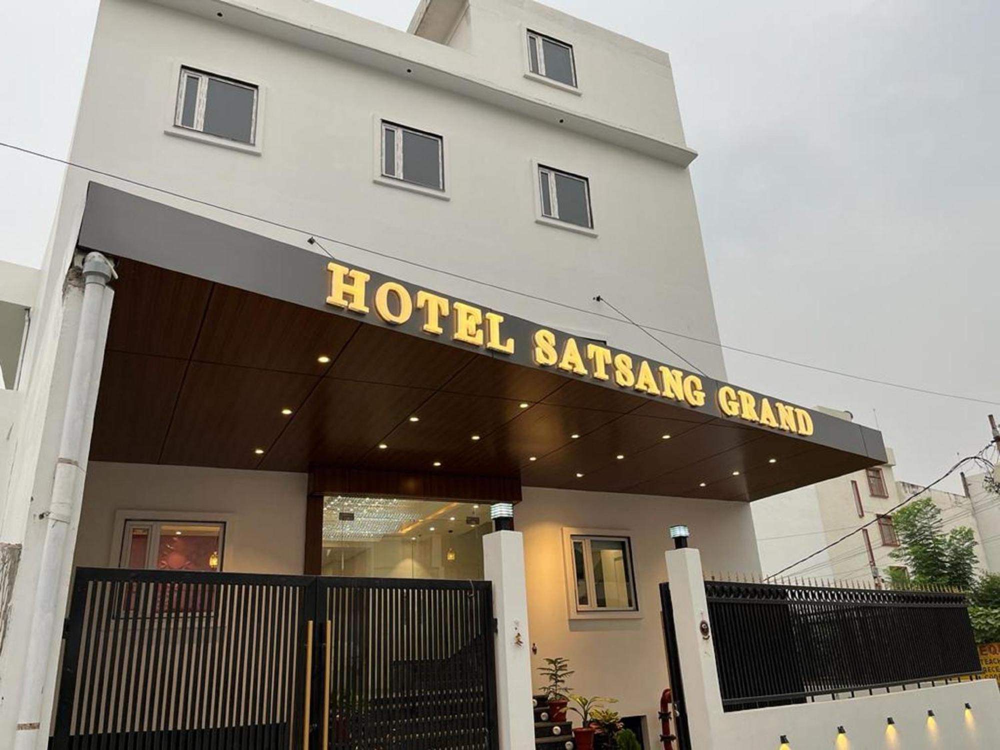 Hotel Satsang Grand Benares Buitenkant foto