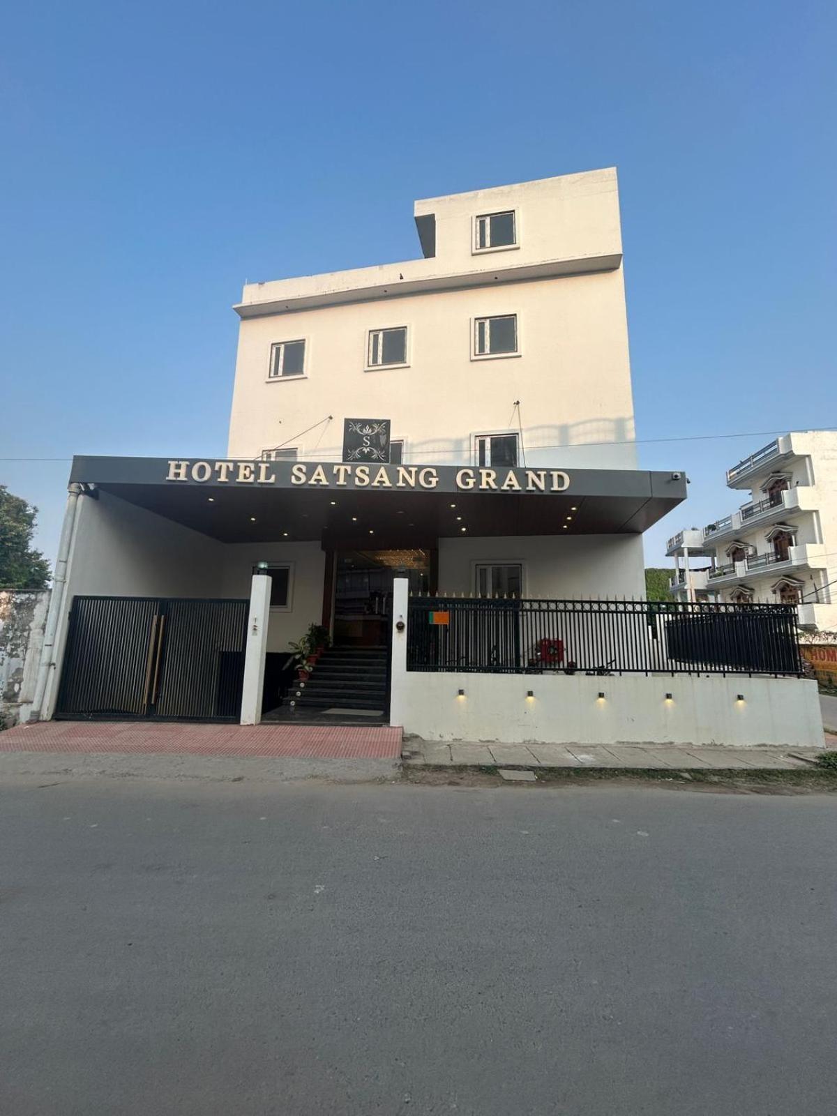 Hotel Satsang Grand Benares Buitenkant foto